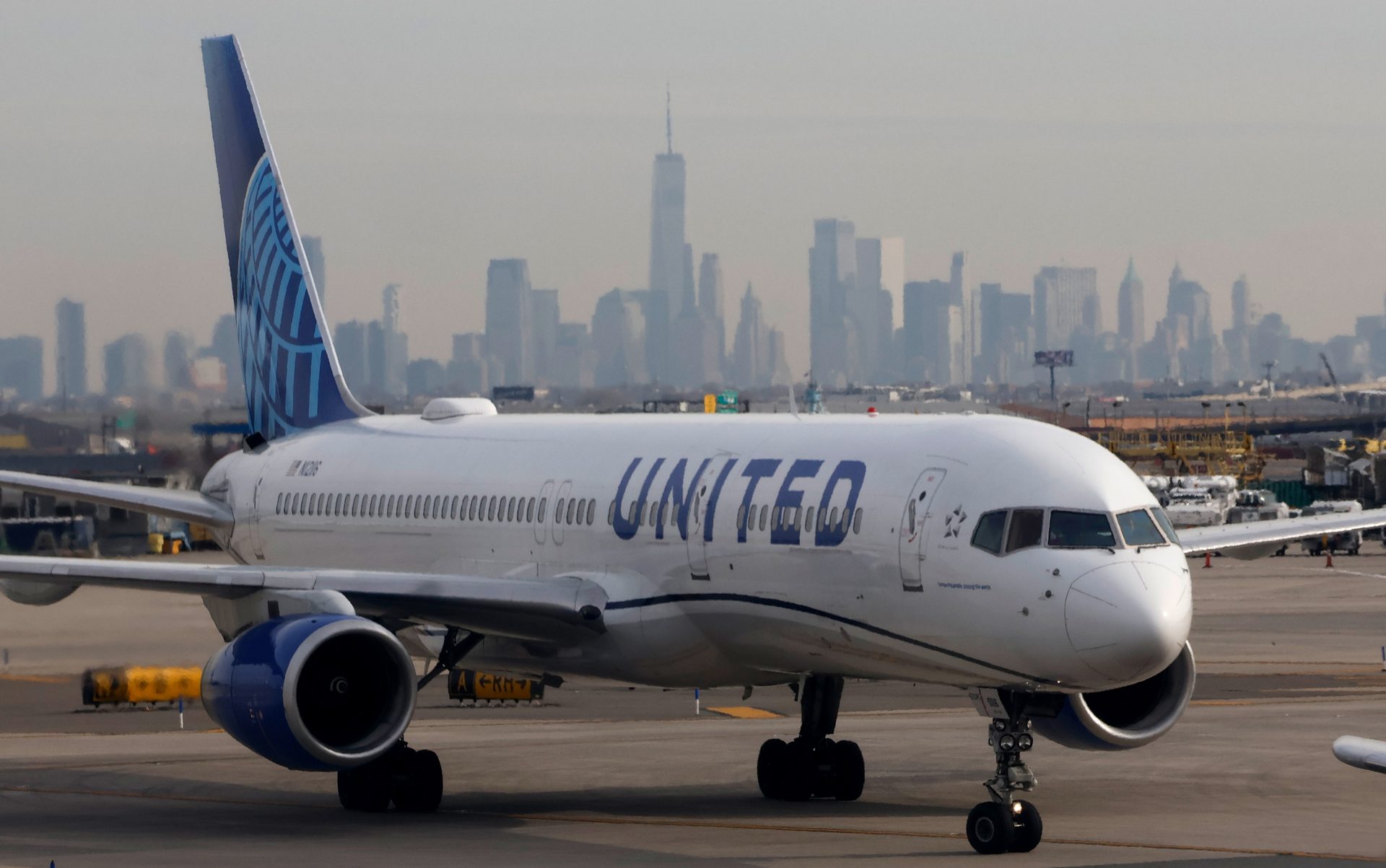 Wayment! Man Faces Charge After Wildin’ Like THIS On A United Airlines Flight